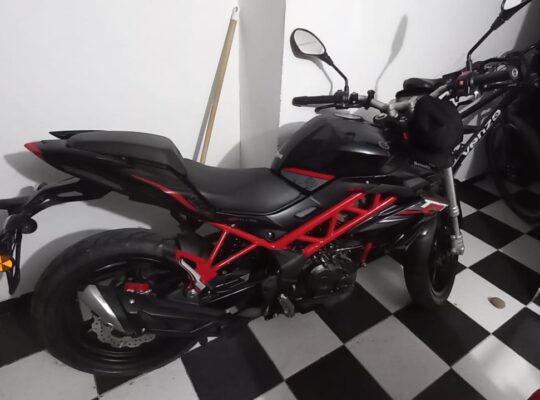 SE VENDE MOTOCICLETA EN PERFECTO ESTADO
