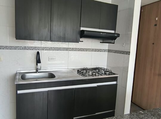 ¡Arriendo Apartaestudio Iluminado con Parqueadero y Ascensor
